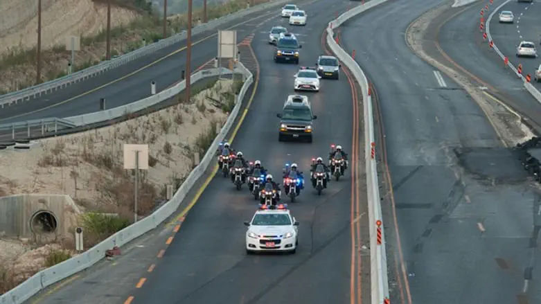 Convoy for Peres' coffin en route to Jerusalem