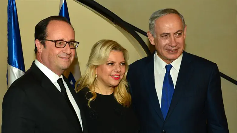 Netanyahu and his wife meet French President Francois Hollande