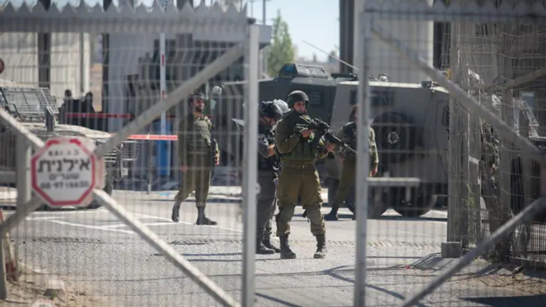 Qalandiya checkpoint (archive)
