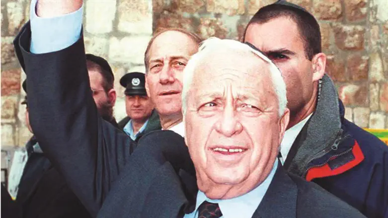 האינתיפאדה השנייה לא פרצה בגלל העלייה שלו להר הבית. שרון בירושלים