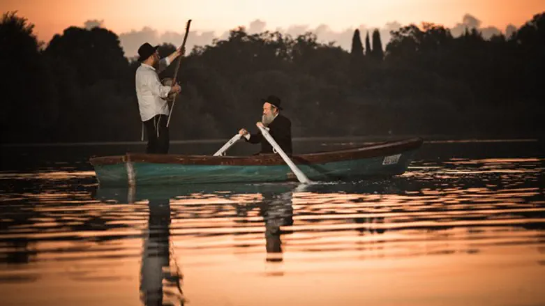 הניגון נבחר בהתאמה אישית. הסינגל של שולי רנד מתוך 'צמאה 3'