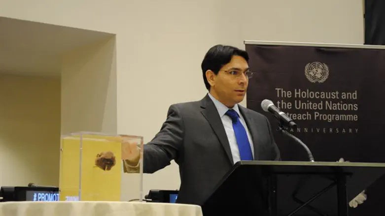 Дани Данон представил оружие камнеметателей