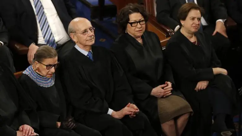 שופטי העליון: קגן, סוטומאיור, ברייר, גינזבורג.