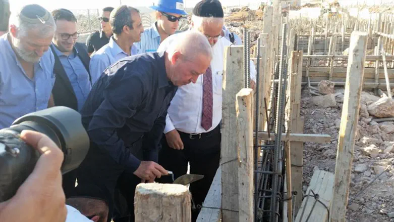 גלנט גרשי וזמביש בהנחת אבן הפינה