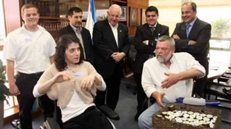 הנערים והחונכים. היום בכנסת