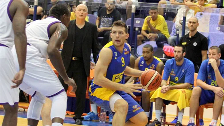 מקל והספסל הצהוב הערב. חסרי אונים