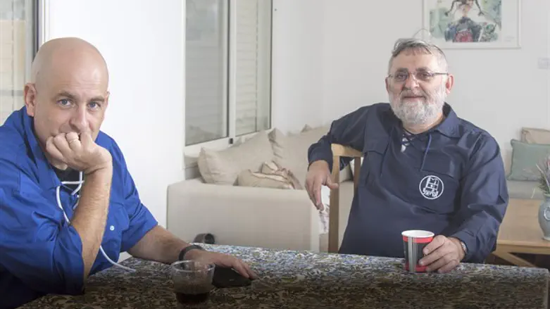 "להיות בתנועת נוער זה לקום כל יום למשהו חדש". יוסי ורדי (מימין) ואיתי זידנברג