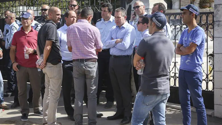 Министр Эрдан на месте теракта