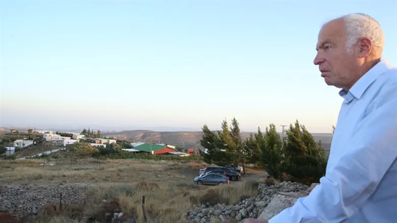 "הדיונים המתישים עם הפקידות המשפטית על החטיבה להתיישבות פגעו קודם כול במתיישבים".השר אריאל