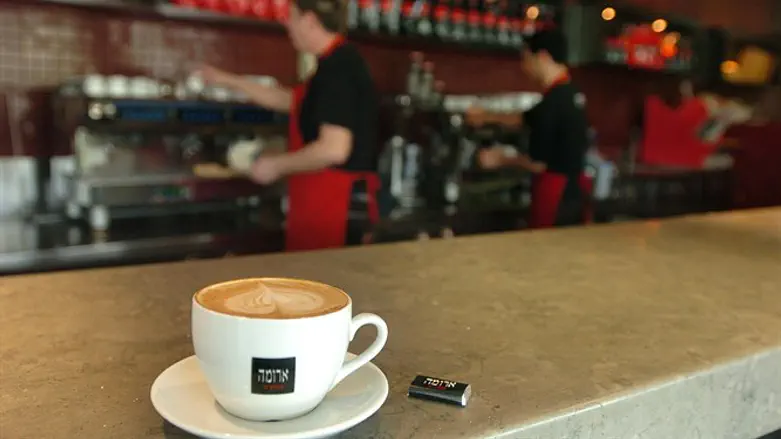 לפעמים רק חלק מקווי הייצור של הקפה נמצאים תחת השגחה