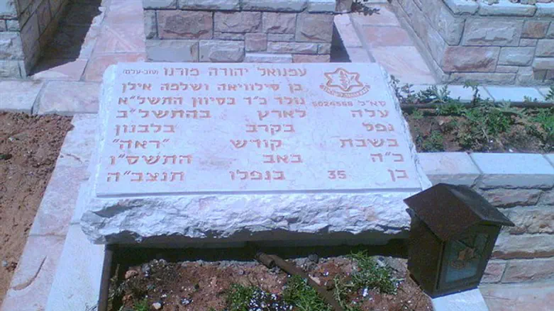 Lieutenant-Colonel Emmanuel Moreno's grave