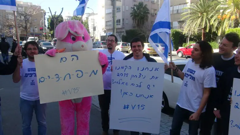 V15 activists