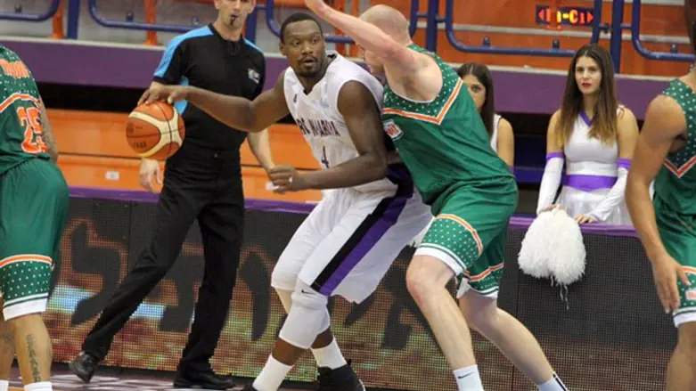 יינסי גייטס במשחק הקודם של נהריה במפעל