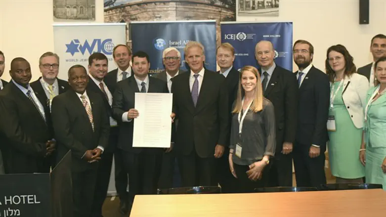 Parliamentarians sign declaration on Jerusalem