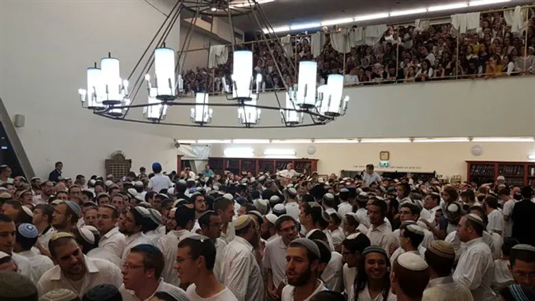Празднование Суккот в ешиве Мерказ Ха-Рав