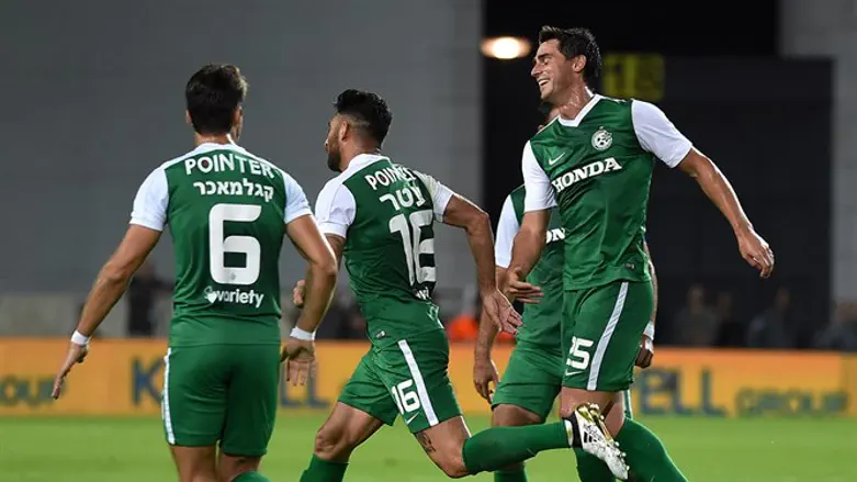 שחקני חיפה חוגגים הערב בנתניה