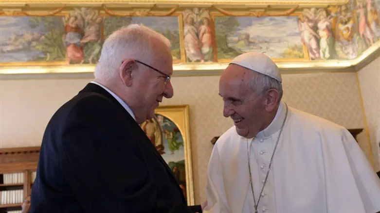 President Reuven Rivlin meets Pope Francis at the Vatican