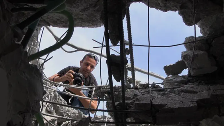 'מחוץ לפריים'