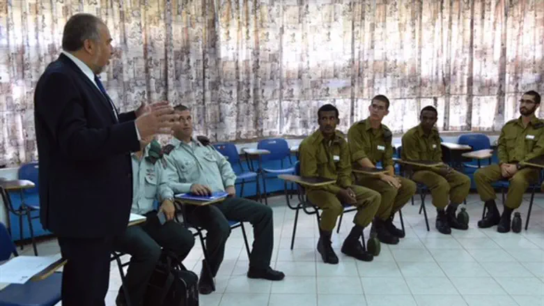 ליברמן במחו"ה אלון