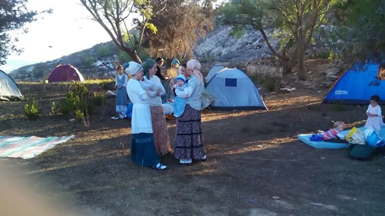 חוגגים בחומש. ארכיון