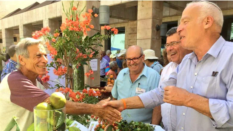 השר אריאל נפגש עם חקלאים