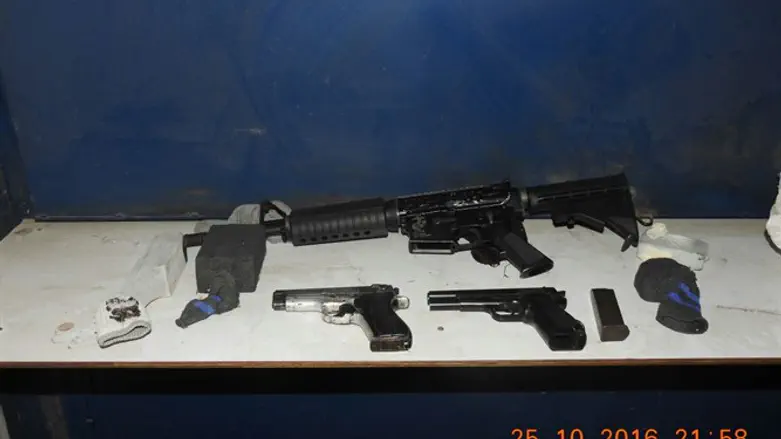 הנשקים שנתפסו בלוד