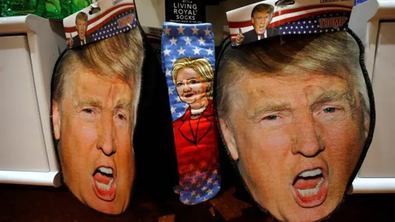 מסיכות טראמפ וגרבי הילארי לכבוד "האלווין"