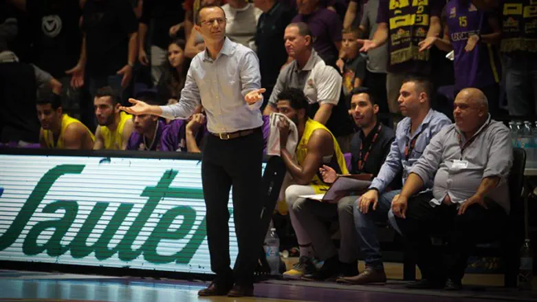 שמיר. מתנצל