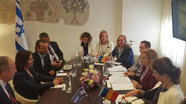 השרה גמליאל במפגש עם הנציגים מרומניה