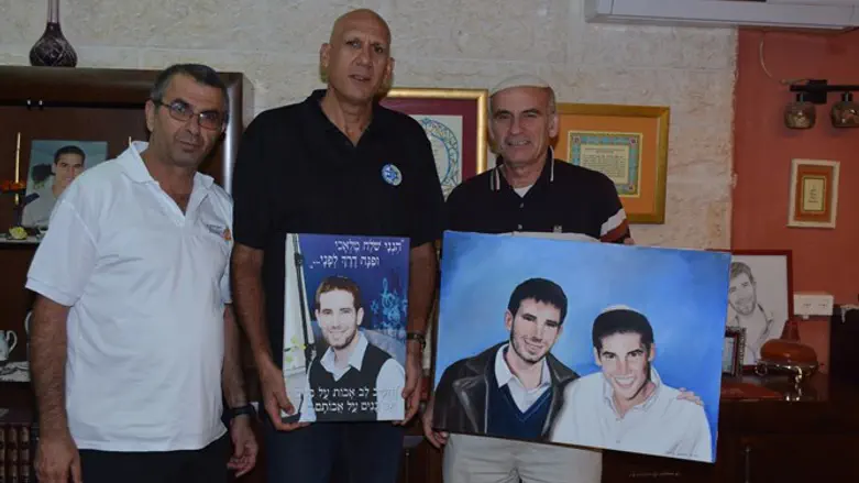 דורון ג'מצ'י מבקר אצל משפחת רוזנפלד השבוע