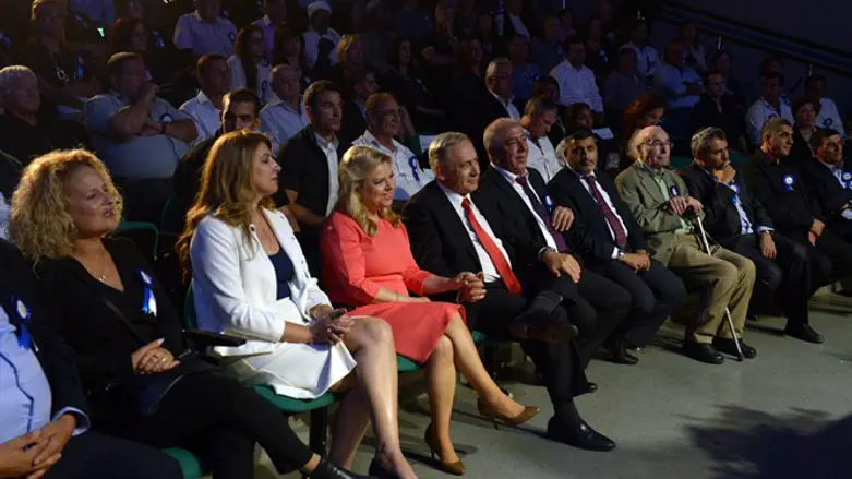 נתניהו ורעייתו בקריית ים, הערב