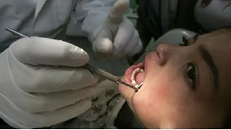 טיפול שיניים. אילוסטרציה