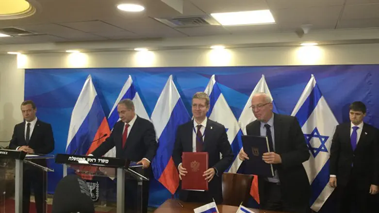 חתימת ההסכם. היום