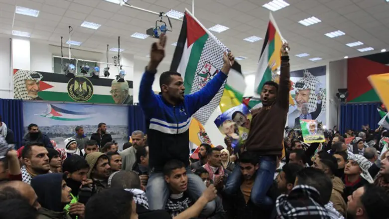 Released terrorists in Ramallah (Dec. 31 2013