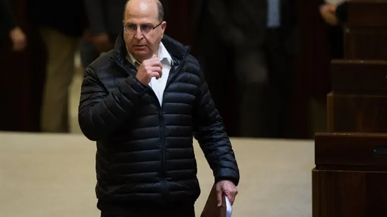 Moshe Ya'alon at Knesset plenum