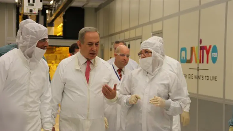 נתניהו במהלך הסיור באינטל