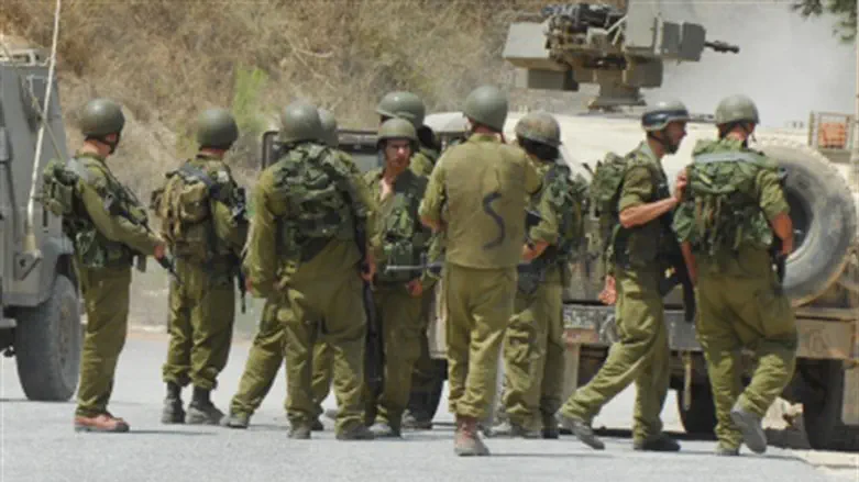 חיילים. הקצין הואשם בניצול פקודיו