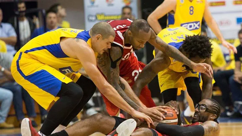 מי ינצח הערב? מאבק על הכדור במפגש האחרון בין השתיים