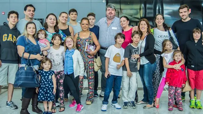 Immigrants from Brazil land in Israel