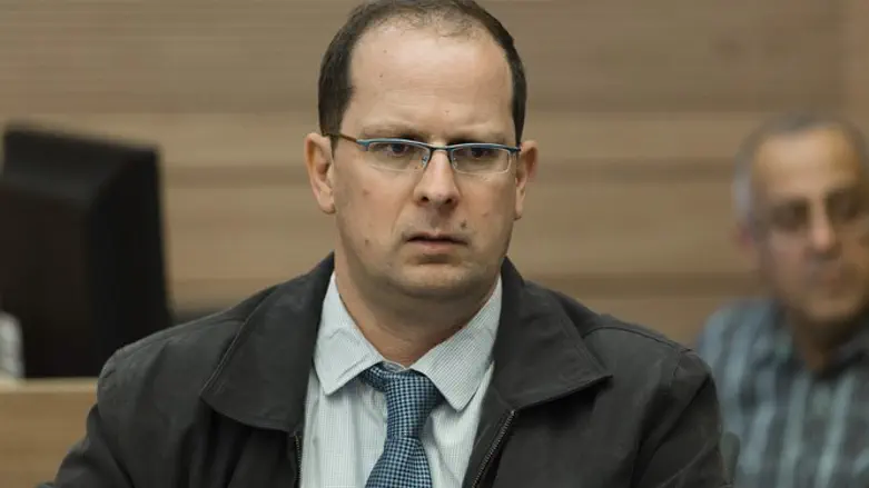רז נזרי