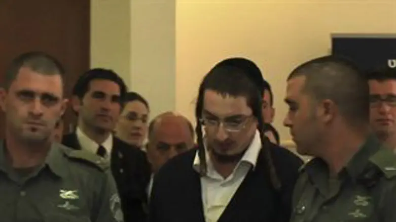 אנשין מובא לביהמ"ש. ארכיון