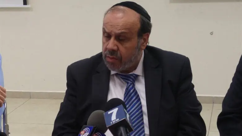 יכנס ישיבה רוחבית. השר אזולאי