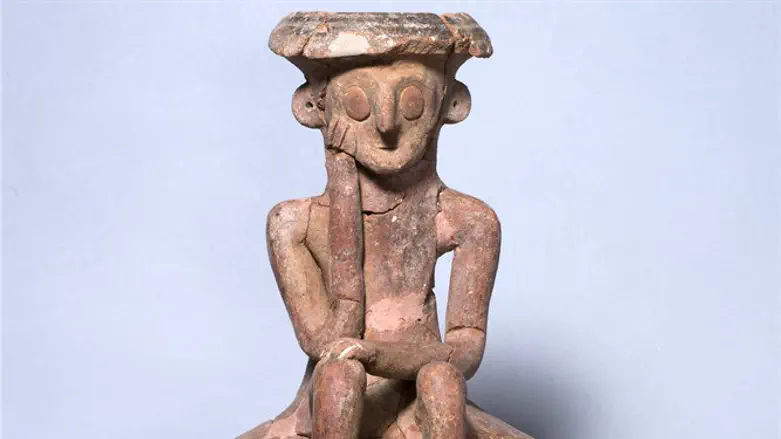 3,800-year old pottery piece