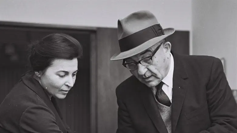 לוי אשכול ורעייתו