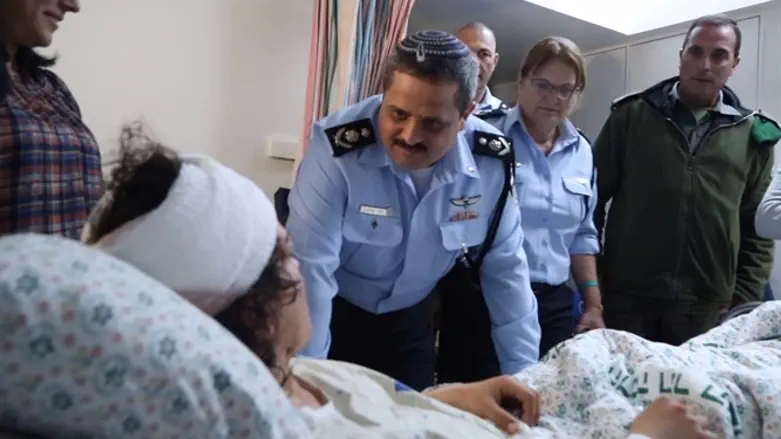 Police chief Roni Alsheich visits wounded Border Police officer