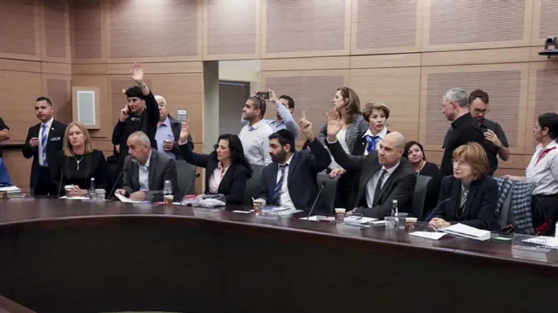 הקול קול נתניהו, הידיים ידי ביטן. ועדת חוק ההסדרה