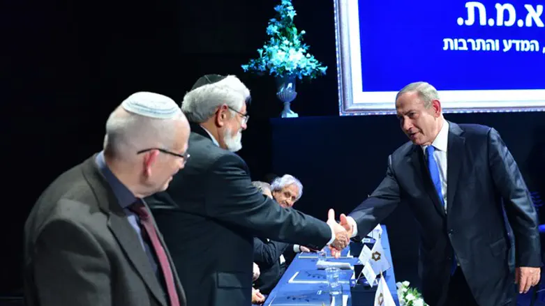 נתניהו עם זוכי הפרס