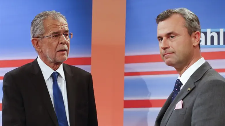 Alexander Van der Bellen (L) and Norbet Hofer
