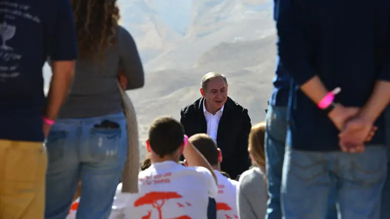 נתניהו בשיחה עם התלמידים