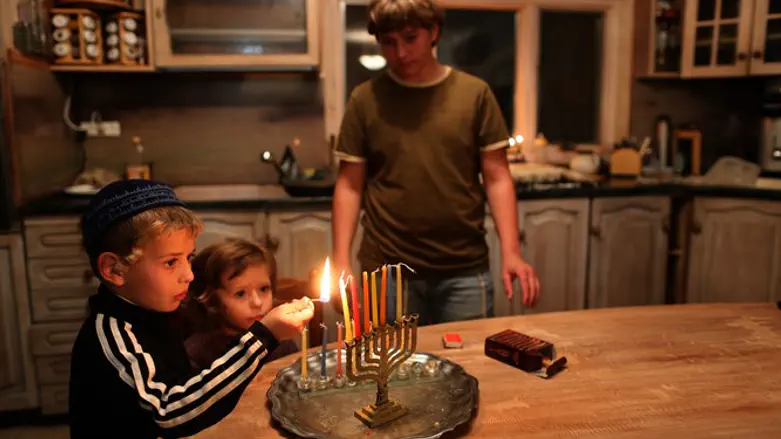 לשמור על קדושת הבית מפני הטלוויזיה והעיתונות